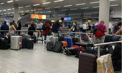 Hollanda’nın Schiphol havalimanındaki valiz krizi büyüyor!