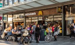 McDonald's Hollanda’daki teraslarında sigara içmeyi yasaklıyor!