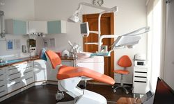 Fransa’da 2 diş doktoru, hastalarının sağlam dişlerini bozup devleti 2,9 milyon euro dolandırdı!