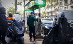 Fransa'nın bazı bölgelerinde akaryakıt satışına 2 gün kısıtlama getirildi