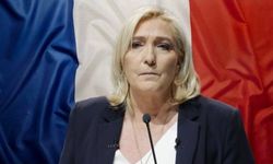Fransa’nın aşırı sağcı siyasetçisi Le Pen: Daha fazla cami kapatılsın!