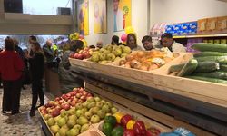 Amsterdam’da dar gelirli ailelerin ücretsiz alışveriş yapabileceği süpermarket açıldı