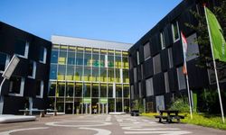 Utrecht Leidsche Rijn Koleji öğrencileri okulda mescit için imza kampanyası başlattı