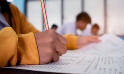 Hollanda’da on binlerce ortaokul öğrencisinin sınav heyecanı başladı