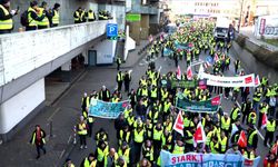 Almanya genelinde toplu taşımada grev! Ulaşım duracak
