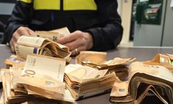 Hollanda'da sokak gazetesi satan adamın cebinden 32 bin euro çıktı!