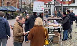 Arnhem'de camiler, PEGIDA’nın İslamofobik saldırıda bulunduğu meydanda Kur’an-ı Kerim dağıttı