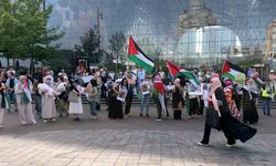 Hollanda'da yüzlerce kişi Anneler Günü'nde Filistinli anneler için sokaklara çıktı