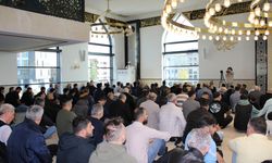 Almelo HDV Yunus Emre Camii’nde ilk Cuma namazı kılındı