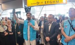 Hollanda’dan hacı adayları dualarla yolcu edildi