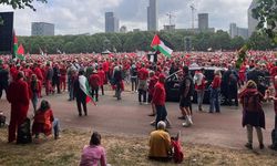 Hollanda’nın Den Haag kentinde 100 bin kişi Gazze için yürüdü