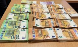 Bulgaristan gümrüğü, Hollanda'dan Türkiye'ye giden iki araçta 200 bin euro ele geçirdi