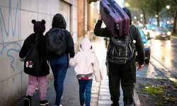 Brüksel’de sığınmacı aileler çocuklarıyla sokakta yaşıyor