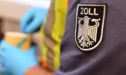 Almanya’ya dönen anne ve kızı 14 bin euroluk altınla yakalandı