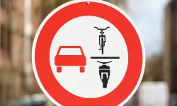 Almanya’da sürücülerin çoğu yeni trafik işaretlerini bilmiyor