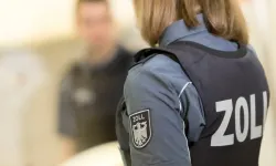 Türkiye’den dönen çift Almanya’da 28 karton sigarayla yakalandı