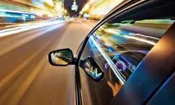 Hollanda'da araçta çocuk varken 214 km hız yapan kadının ehliyetine el konuldu