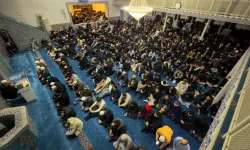 Hollanda’da 1299 genç sabah namazında bir araya geldi