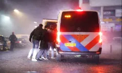 Hollanda'da yılbaşı gecesi olaylı geçti: 3 ölü, 250'den fazla gözaltı