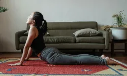 Güne enerjik başlamak için 10 dakikalık sabah rutini