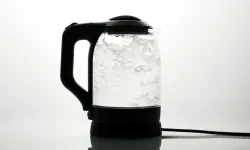 Kettle’da bekleyen suyu tekrar kaynatmak zararlı mı?