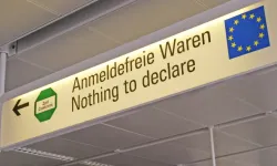 İstanbul'dan dönen kadın Köln'de onlarca ünlü markalanın taklit ürünüyle yakalandı