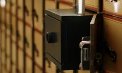 Almanya’da havalandırmadan bankaya giren hırsızlar kasaları soydu