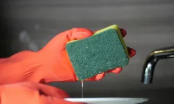 Uzmanlardan uyarı: Bulaşık süngerini bir haftadan fazla kullanmayın