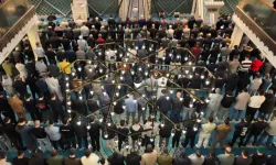 Hollanda’da ilk teravih namazında camiler doldu taştı