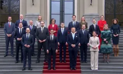 Hollanda’da D66, VVD ve CDA’dan oluşan azınlık hükümeti göreve başladı