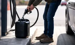 Almanya’da ucuz yakıt için sınırı geçen sürücülere gümrük uyarısı