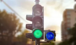 Belçika’da trafik ışıklarına yeni eklenen mavi renk ne anlama geliyor?
