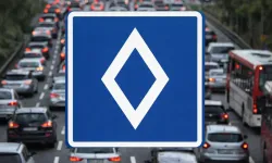 Almanya’da yeni trafik levhası: Beyaz elmas ne anlama geliyor?