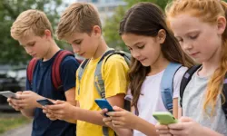 Fransa’da 15 yaş altındaki çocuklara sosyal medya yasağı geliyor