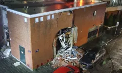 Amsterdam'da büyük patlama ve yangın: 7 kişi yaralandı, 400 kişi tahliye edildi