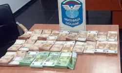 Bulgaristan sınırında iki araçta beyan edilmemiş 96 bin 850 euro bulundu
