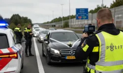 Hollanda'da gelin almaya giderken hız yapan 4 sürücünün ehliyetine el konuldu