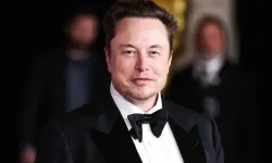 Elon Musk dünyanın ilk trilyoneri oldu