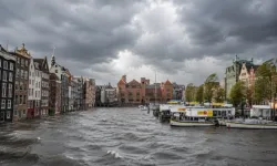 Hollanda'da 36 derece sıcaklık ve fırtına uyarısı