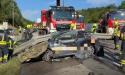 Avusturya’da bariyer otomobili delip geçti: 2 kişi hayatını kaybetti