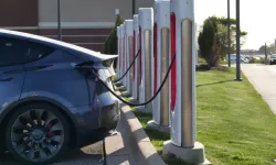 Fransa'da düşük gelirli hanelere 9 bin 500 euroya kadar elektrikli otomobil desteği