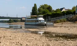 Almanya'da Ren Nehri'nde su seviyesi düştü, gemi seferleri yapılamıyor
