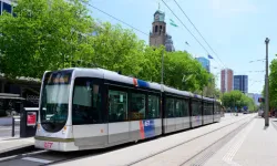 Rotterdam’da yaşlıların ücretsiz ulaşım hakkı için imza kampanyası başlatıldı