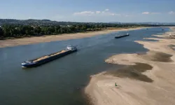 Ren Nehri'nde su seviyesinde tarihi düşüş yaşandı
