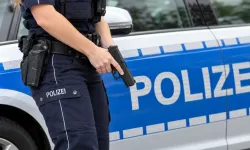 Almanya’da saldırı sırasında meslektaşlarını bırakıp kaçan iki polisin görevine son verildi