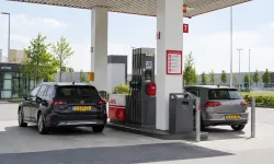 Hollanda'da benzin fiyatı tarihinin en yüksek seviyesine çıktı