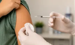 Hollanda'da bugünden itibaren çocuklara farklı HPV aşısı yapılacak