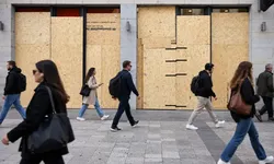 Fransa'da gösterilerde zarar gören esnafa 10 bin euroya kadar yardım