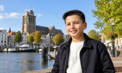 Hollanda’da 11 yaşındaki Oğuzhan Dordrecht’in yeni çocuk belediye başkanı oldu