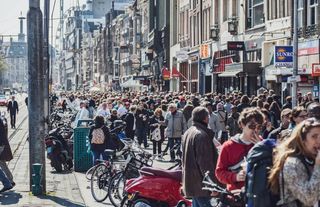 Amsterdam, artan turist sayısıyla mücadele için yeni otel inşaatını yasakladı